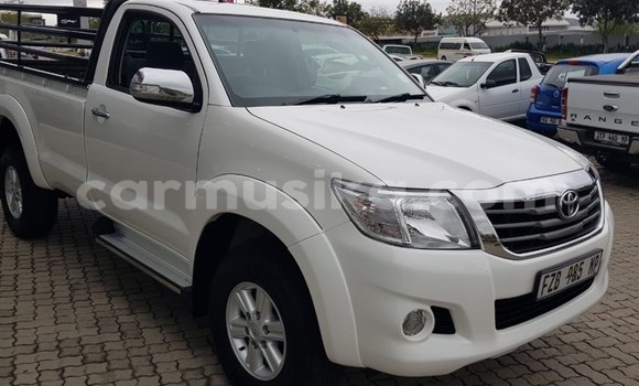 Buy Used Toyota Hilux White Car in Beitbridge in Matabeleland South Buy Used Toyota Hilux White Car in Beitbridge in Matabeleland South