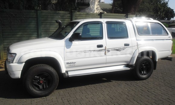 Tenga Tsaru Toyota Hilux Chena Mota in Beitbridge in Matabeleland South Tenga Tsaru Toyota Hilux Chena Mota in Beitbridge in Matabeleland South
