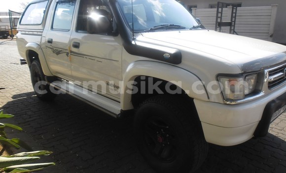 Tenga Tsaru Toyota Hilux Chena Mota in Beitbridge in Matabeleland South Tenga Tsaru Toyota Hilux Chena Mota in Beitbridge in Matabeleland South