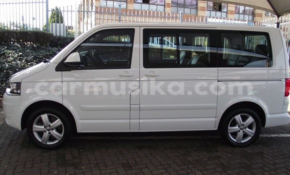 Nunua Ilio tumika Volkswagen Caravelle Fedha Gari ndani ya Beitbridge nchini Matabeleland Kusini Nunua Ilio tumika Volkswagen Caravelle Fedha Gari ndani ya Beitbridge nchini Matabeleland Kusini