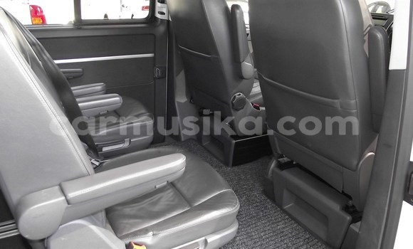 Nunua Ilio tumika Volkswagen Caravelle Fedha Gari ndani ya Beitbridge nchini Matabeleland Kusini Nunua Ilio tumika Volkswagen Caravelle Fedha Gari ndani ya Beitbridge nchini Matabeleland Kusini