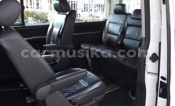 Nunua Ilio tumika Volkswagen Caravelle Fedha Gari ndani ya Beitbridge nchini Matabeleland Kusini Nunua Ilio tumika Volkswagen Caravelle Fedha Gari ndani ya Beitbridge nchini Matabeleland Kusini