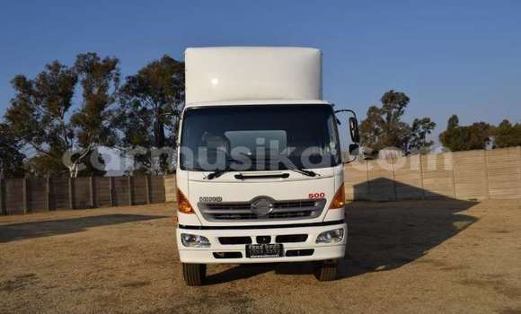 Acheter Occasion Utilitaire Hino 300 Series Blanc à Beitbridge, Matabeleland South Acheter Occasion Utilitaire Hino 300 Series Blanc à Beitbridge, Matabeleland South