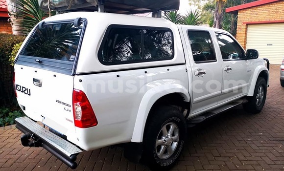 Tenga Tsaru Isuzu KB Chena Mota in Beitbridge in Matabeleland South Tenga Tsaru Isuzu KB Chena Mota in Beitbridge in Matabeleland South