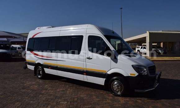 Tenga Tsaru Mercedes‒Benz CL–Class Chena Mota in Beitbridge in Matabeleland South Tenga Tsaru Mercedes‒Benz CL–Class Chena Mota in Beitbridge in Matabeleland South