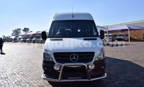 Tenga Tsaru Mercedes‒Benz CL–Class Chena Mota in Beitbridge in Matabeleland South Tenga Tsaru Mercedes‒Benz CL–Class Chena Mota in Beitbridge in Matabeleland South