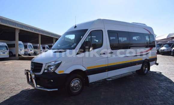 Tenga Tsaru Mercedes‒Benz CL–Class Chena Mota in Beitbridge in Matabeleland South Tenga Tsaru Mercedes‒Benz CL–Class Chena Mota in Beitbridge in Matabeleland South