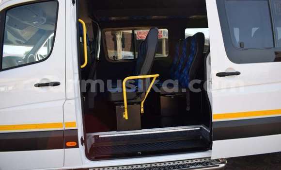 Tenga Tsaru Mercedes‒Benz CL–Class Chena Mota in Beitbridge in Matabeleland South Tenga Tsaru Mercedes‒Benz CL–Class Chena Mota in Beitbridge in Matabeleland South