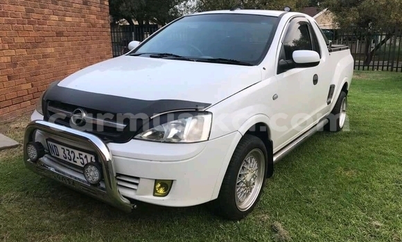 Nunua Ilio tumika Opel Corsa Nyeupe Gari ndani ya Beitbridge nchini Matabeleland Kusini