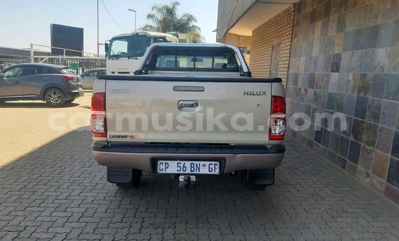 Tenga Tsaru Toyota Hilux Zvimwe Mota in Beitbridge in Matabeleland South Tenga Tsaru Toyota Hilux Zvimwe Mota in Beitbridge in Matabeleland South