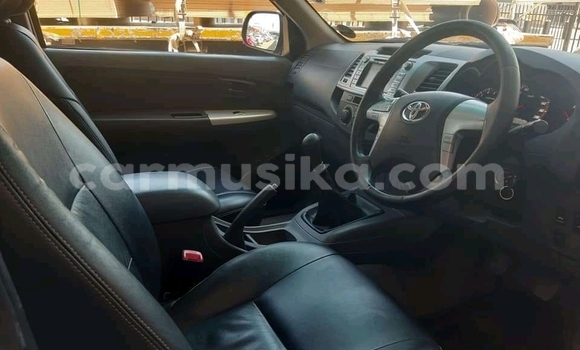 Tenga Tsaru Toyota Hilux Zvimwe Mota in Beitbridge in Matabeleland South Tenga Tsaru Toyota Hilux Zvimwe Mota in Beitbridge in Matabeleland South