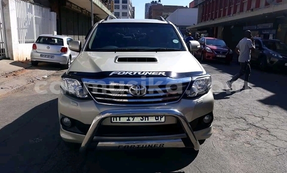 Nunua Ilio tumika Toyota Fortuner Nyeupe Gari ndani ya Beitbridge nchini Matabeleland Kusini Nunua Ilio tumika Toyota Fortuner Nyeupe Gari ndani ya Beitbridge nchini Matabeleland Kusini