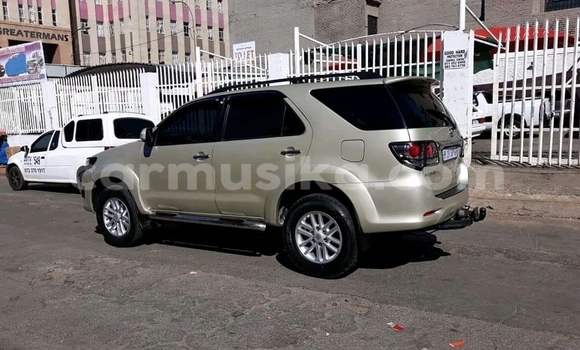Nunua Ilio tumika Toyota Fortuner Nyeupe Gari ndani ya Beitbridge nchini Matabeleland Kusini Nunua Ilio tumika Toyota Fortuner Nyeupe Gari ndani ya Beitbridge nchini Matabeleland Kusini
