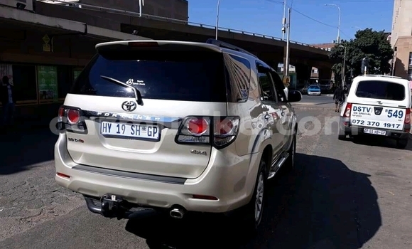 Nunua Ilio tumika Toyota Fortuner Nyeupe Gari ndani ya Beitbridge nchini Matabeleland Kusini Nunua Ilio tumika Toyota Fortuner Nyeupe Gari ndani ya Beitbridge nchini Matabeleland Kusini