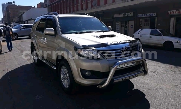 Nunua Ilio tumika Toyota Fortuner Nyeupe Gari ndani ya Beitbridge nchini Matabeleland Kusini Nunua Ilio tumika Toyota Fortuner Nyeupe Gari ndani ya Beitbridge nchini Matabeleland Kusini