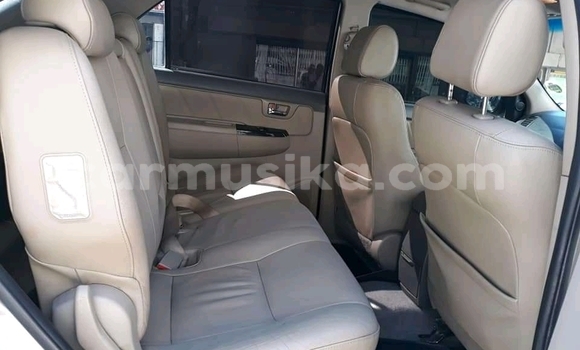 Nunua Ilio tumika Toyota Fortuner Nyeupe Gari ndani ya Beitbridge nchini Matabeleland Kusini Nunua Ilio tumika Toyota Fortuner Nyeupe Gari ndani ya Beitbridge nchini Matabeleland Kusini