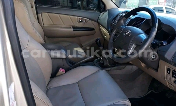 Nunua Ilio tumika Toyota Fortuner Nyeupe Gari ndani ya Beitbridge nchini Matabeleland Kusini Nunua Ilio tumika Toyota Fortuner Nyeupe Gari ndani ya Beitbridge nchini Matabeleland Kusini