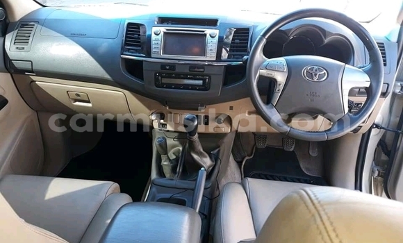 Nunua Ilio tumika Toyota Fortuner Nyeupe Gari ndani ya Beitbridge nchini Matabeleland Kusini Nunua Ilio tumika Toyota Fortuner Nyeupe Gari ndani ya Beitbridge nchini Matabeleland Kusini