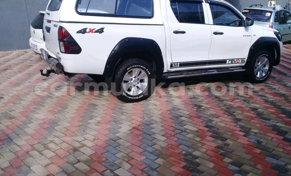 Nunua Ilio tumika Toyota Hilux Nyeupe Gari ndani ya Beitbridge nchini Matabeleland Kusini Nunua Ilio tumika Toyota Hilux Nyeupe Gari ndani ya Beitbridge nchini Matabeleland Kusini