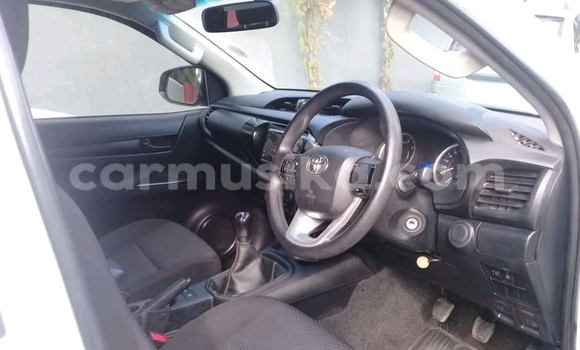 Nunua Ilio tumika Toyota Hilux Nyeupe Gari ndani ya Beitbridge nchini Matabeleland Kusini Nunua Ilio tumika Toyota Hilux Nyeupe Gari ndani ya Beitbridge nchini Matabeleland Kusini