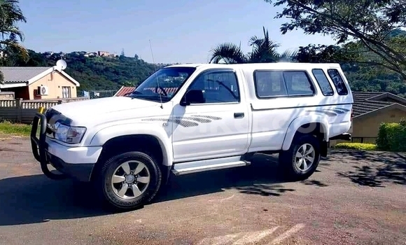 Tenga Tsaru Toyota Hilux Chena Mota in Beitbridge in Matabeleland South Tenga Tsaru Toyota Hilux Chena Mota in Beitbridge in Matabeleland South