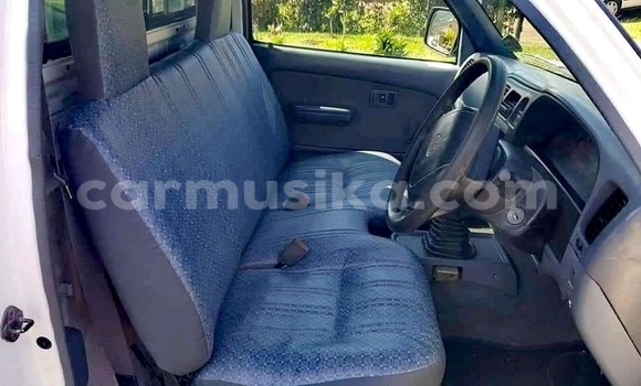 Tenga Tsaru Toyota Hilux Chena Mota in Beitbridge in Matabeleland South Tenga Tsaru Toyota Hilux Chena Mota in Beitbridge in Matabeleland South