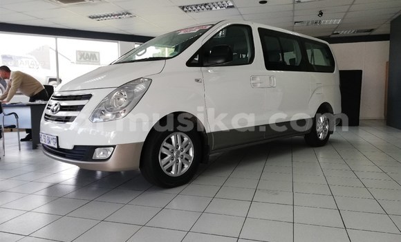 Buy Used Hyundai H1 White Car in Beitbridge in Matabeleland South Buy Used Hyundai H1 White Car in Beitbridge in Matabeleland South