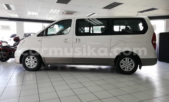Buy Used Hyundai H1 White Car in Beitbridge in Matabeleland South Buy Used Hyundai H1 White Car in Beitbridge in Matabeleland South