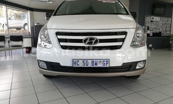 Buy Used Hyundai H1 White Car in Beitbridge in Matabeleland South Buy Used Hyundai H1 White Car in Beitbridge in Matabeleland South