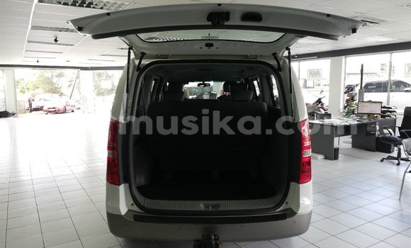 Buy Used Hyundai H1 White Car in Beitbridge in Matabeleland South Buy Used Hyundai H1 White Car in Beitbridge in Matabeleland South