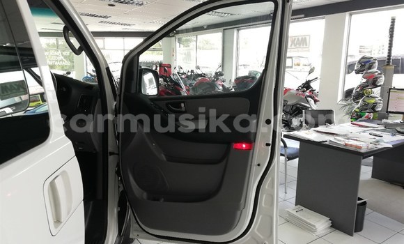 Buy Used Hyundai H1 White Car in Beitbridge in Matabeleland South Buy Used Hyundai H1 White Car in Beitbridge in Matabeleland South