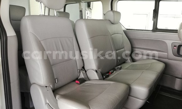 Buy Used Hyundai H1 White Car in Beitbridge in Matabeleland South Buy Used Hyundai H1 White Car in Beitbridge in Matabeleland South