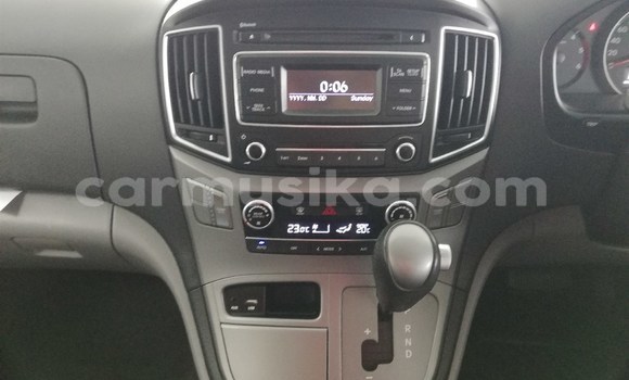 Buy Used Hyundai H1 White Car in Beitbridge in Matabeleland South Buy Used Hyundai H1 White Car in Beitbridge in Matabeleland South