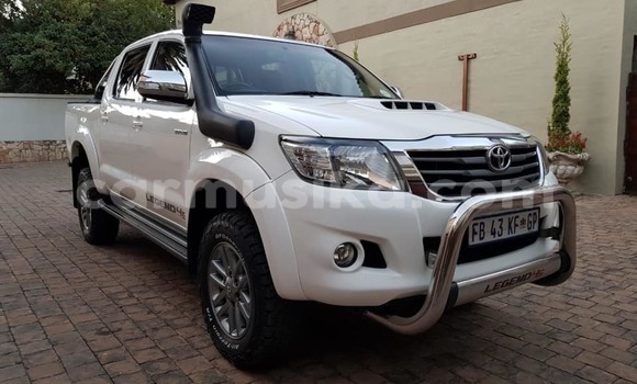 Buy Used Toyota Hilux White Car in Beitbridge in Matabeleland South Buy Used Toyota Hilux White Car in Beitbridge in Matabeleland South