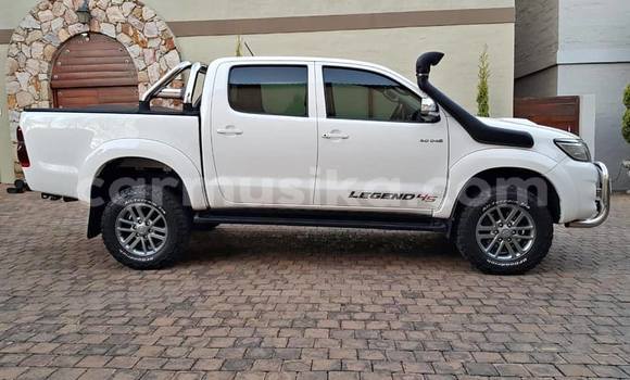 Buy Used Toyota Hilux White Car in Beitbridge in Matabeleland South Buy Used Toyota Hilux White Car in Beitbridge in Matabeleland South