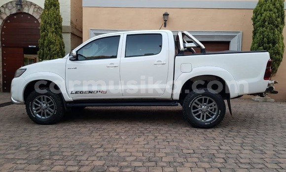 Buy Used Toyota Hilux White Car in Beitbridge in Matabeleland South Buy Used Toyota Hilux White Car in Beitbridge in Matabeleland South