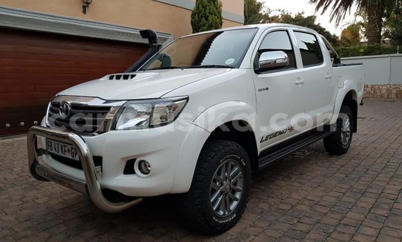 Buy Used Toyota Hilux White Car in Beitbridge in Matabeleland South Buy Used Toyota Hilux White Car in Beitbridge in Matabeleland South