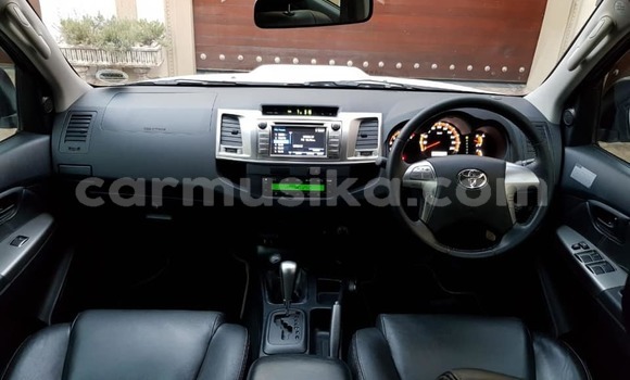 Buy Used Toyota Hilux White Car in Beitbridge in Matabeleland South Buy Used Toyota Hilux White Car in Beitbridge in Matabeleland South