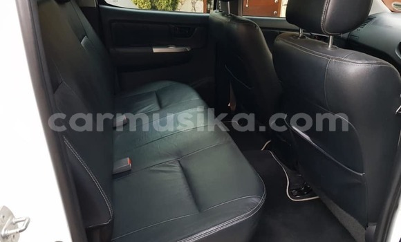 Buy Used Toyota Hilux White Car in Beitbridge in Matabeleland South Buy Used Toyota Hilux White Car in Beitbridge in Matabeleland South