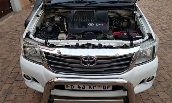 Buy Used Toyota Hilux White Car in Beitbridge in Matabeleland South Buy Used Toyota Hilux White Car in Beitbridge in Matabeleland South