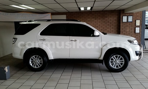 Tenga Tsaru Toyota Fortuner Chena Mota in Beitbridge in Matabeleland South Tenga Tsaru Toyota Fortuner Chena Mota in Beitbridge in Matabeleland South