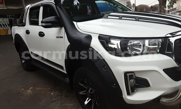 Buy Used Toyota Hilux Silver Car in Beitbridge in Matabeleland South Buy Used Toyota Hilux Silver Car in Beitbridge in Matabeleland South