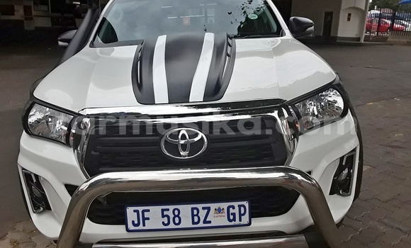 Buy Used Toyota Hilux Silver Car in Beitbridge in Matabeleland South Buy Used Toyota Hilux Silver Car in Beitbridge in Matabeleland South