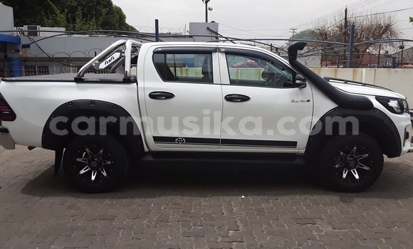 Buy Used Toyota Hilux Silver Car in Beitbridge in Matabeleland South Buy Used Toyota Hilux Silver Car in Beitbridge in Matabeleland South