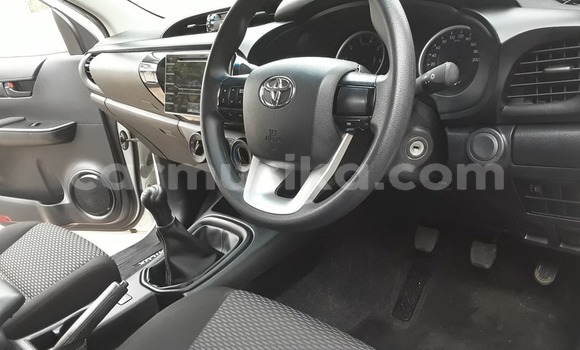 Buy Used Toyota Hilux Silver Car in Beitbridge in Matabeleland South Buy Used Toyota Hilux Silver Car in Beitbridge in Matabeleland South