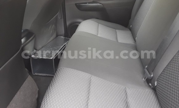 Buy Used Toyota Hilux Silver Car in Beitbridge in Matabeleland South Buy Used Toyota Hilux Silver Car in Beitbridge in Matabeleland South