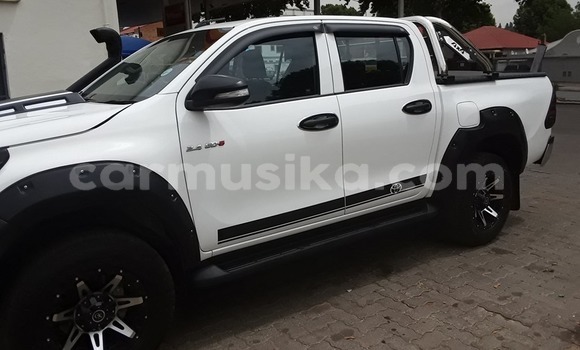 Buy Used Toyota Hilux Silver Car in Beitbridge in Matabeleland South Buy Used Toyota Hilux Silver Car in Beitbridge in Matabeleland South