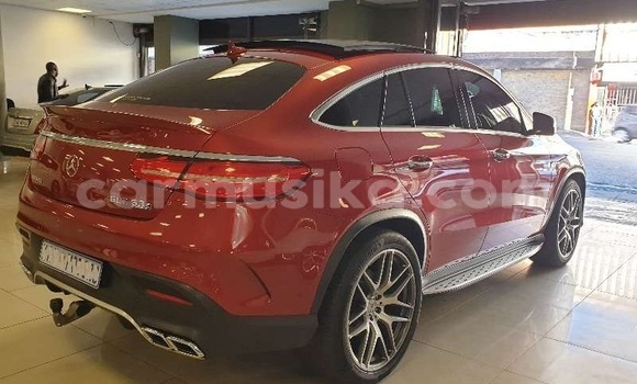 Tenga Tsaru Mercedes‒Benz S–Class Tsvuku Mota in Beitbridge in Matabeleland South Tenga Tsaru Mercedes‒Benz S–Class Tsvuku Mota in Beitbridge in Matabeleland South