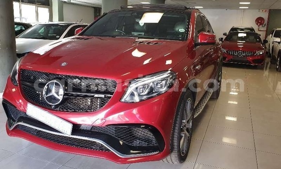 Tenga Tsaru Mercedes‒Benz S–Class Tsvuku Mota in Beitbridge in Matabeleland South Tenga Tsaru Mercedes‒Benz S–Class Tsvuku Mota in Beitbridge in Matabeleland South