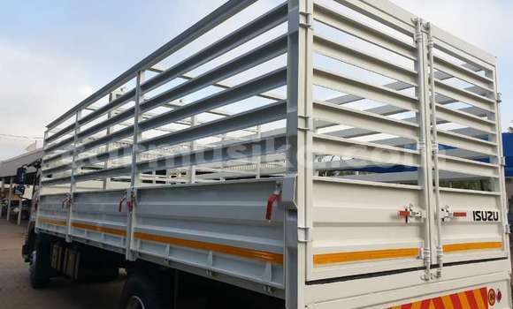 Acheter Occasion Utilitaire Isuzu FTR 850 Blanc à Beitbridge, Matabeleland South Acheter Occasion Utilitaire Isuzu FTR 850 Blanc à Beitbridge, Matabeleland South